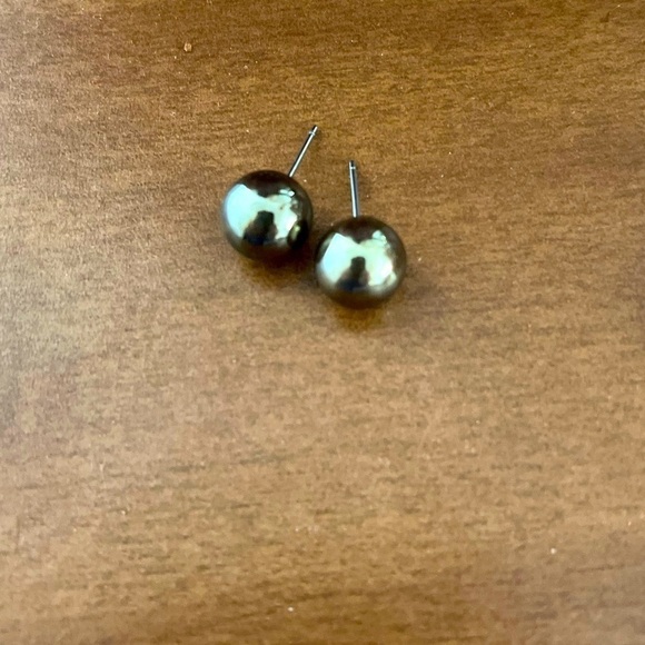 ROUND gold earrings with hypoallergenic backing - Picture 1 of 1